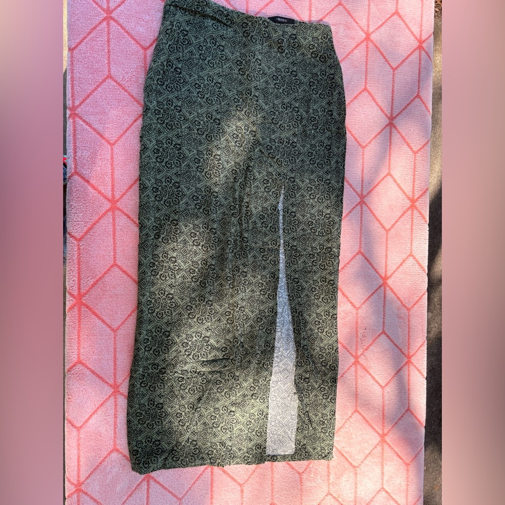 Forever 21 Green and Black Patterned Maxi Skirt